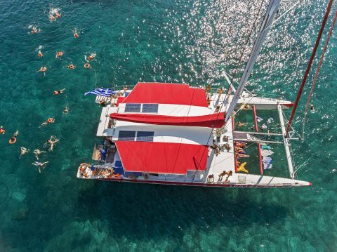 Sunset Luxury Catamaran trip around the Caldera 1