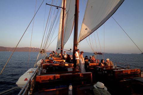 Boat tour to Volcano & Hot Springs 3