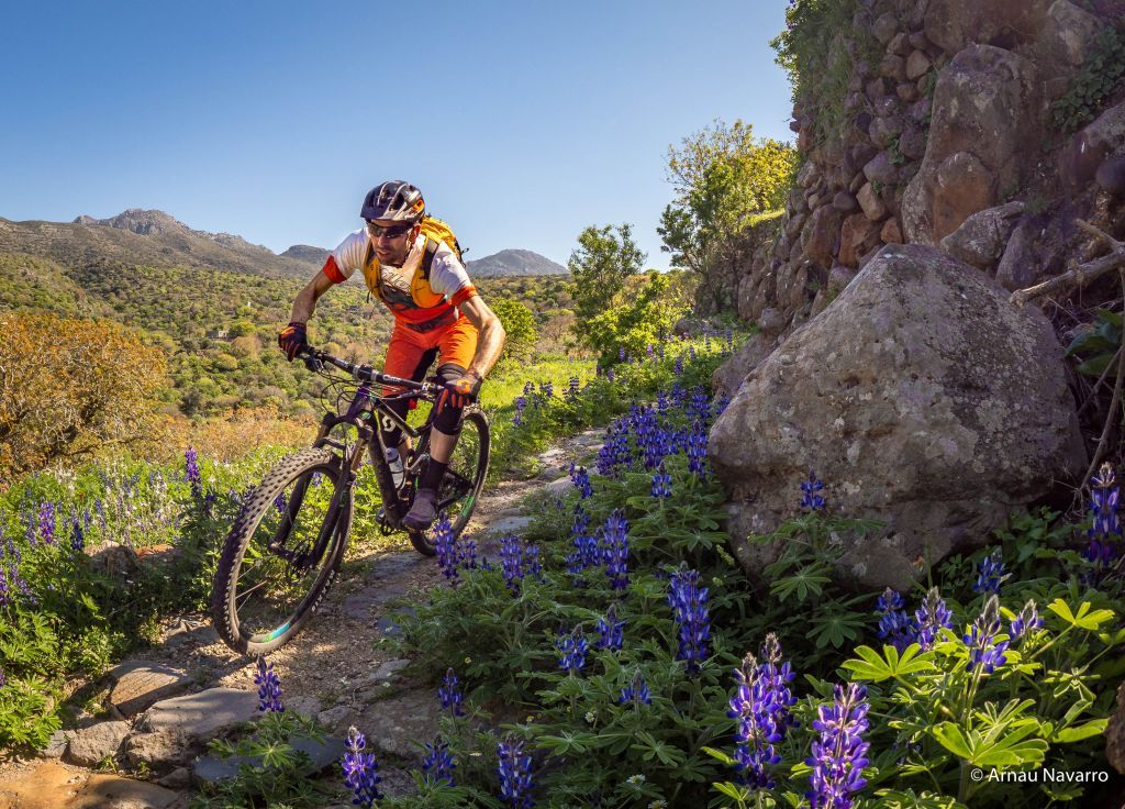 3_gsh_nisyros-mandraki-trail_copyright-arnau-navarro