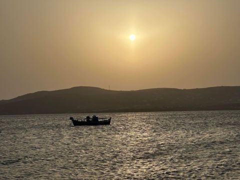 Golden glow private sunset tour around Paros 3