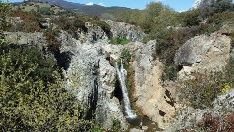 Private mountain and beaches SUV safari 3