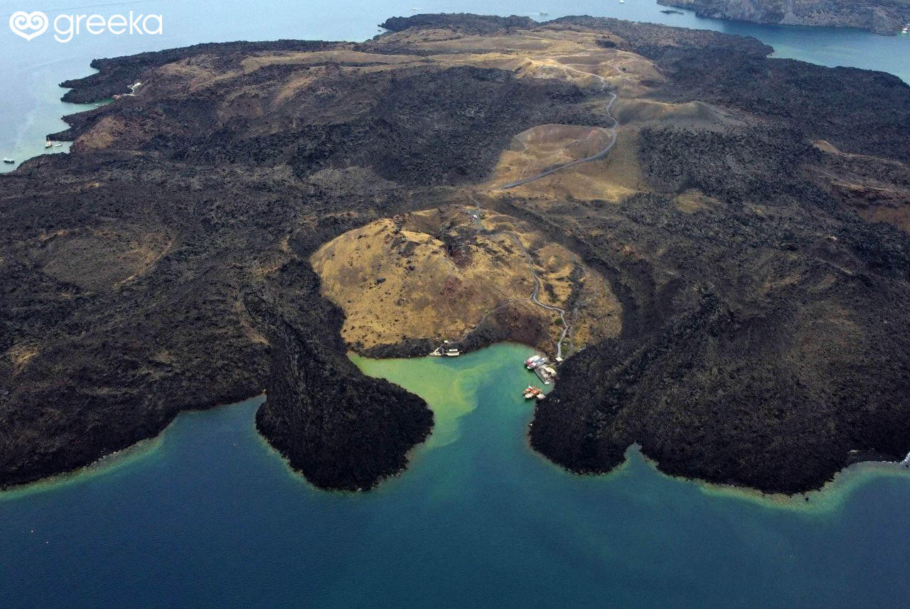 Aerial view of the volcano with the Helicopter tour