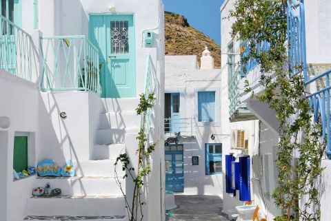 Stroll around Plaka village