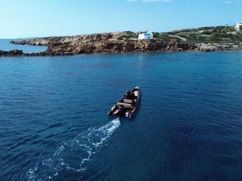 Discover hidden gems around Paros 3