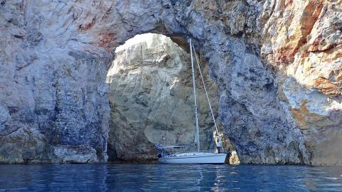 Full day sailing cruise with snacks and drinks 2