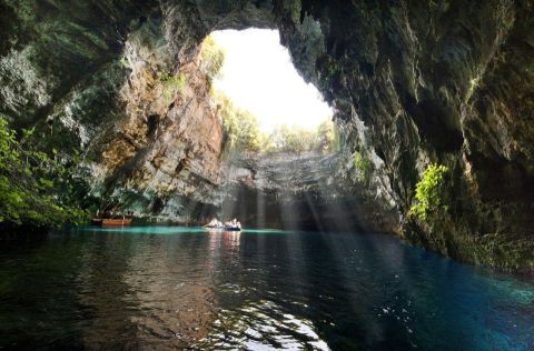 Melissani Lake and Antisamos Beach private tour 3