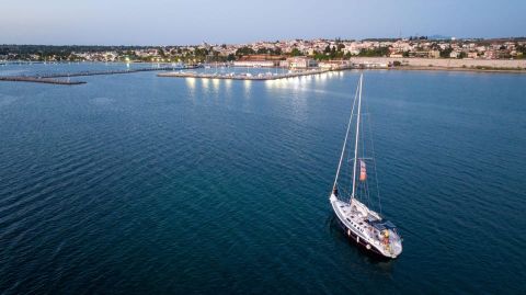 Half day sailing cruise to Shipwreck Bay (Epanomi) 2